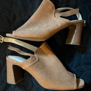 Liz Claiborne size 6.5 block heel